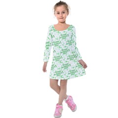 Saint Patrick Motif Pattern Kids  Long Sleeve Velvet Dress by dflcprintsclothing