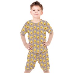 Yellow Mushroom Pattern Kids  Tee And Shorts Set by BangZart