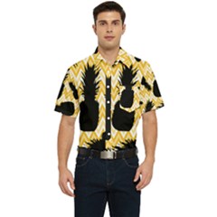 Ananas Chevrons Noir/jaune Men s Short Sleeve Pocket Shirt  by kcreatif