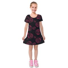 Red Sponge Prints On Black Background Kids  Short Sleeve Velvet Dress by SychEva