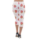 Strawberries-pattern-design Lightweight Velour Capri Leggings  View2
