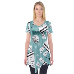 Cute-seamless-pattern-with-rocket-planets-stars Short Sleeve Tunic  by uniart180623