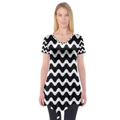 Wave-black White Short Sleeve Tunic  by kyorashop23