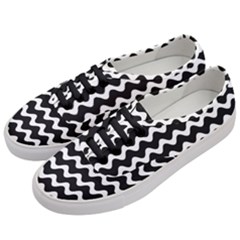 Wave-black White Women s Classic Low Top Sneakers by kyorashop23