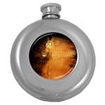 The Funny, Speed Giraffe Round Hip Flask (5 oz) Front